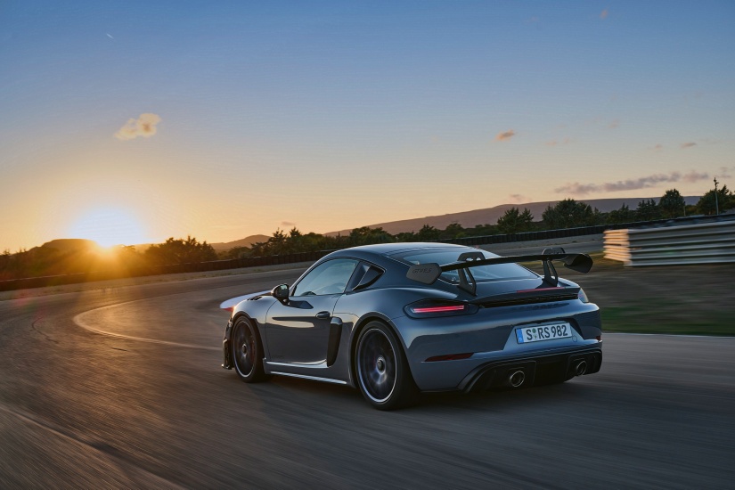 Porsche 718 Cayman GT4 RS