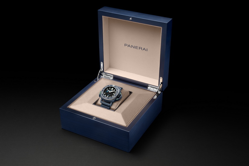 Panerai 全新 Submersible Elux LAB-ID