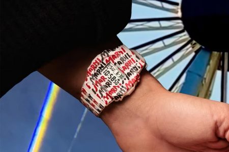 Marni G-Shock 聯名錶款 GMD-S5610MA-7ER,鈦白色配黑紅字體,獨特設計與三年電池壽命