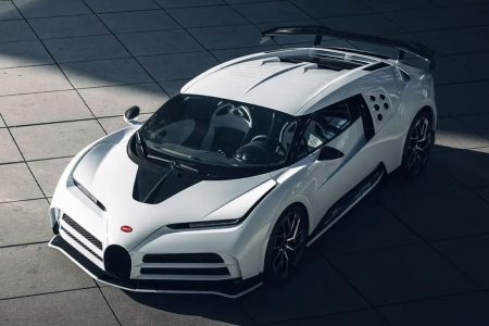 限定10台のBugatti Centodieci、272マイルのスポーツカーがパリでオークションにかけられ、推定価値は最大1600万ドルです。