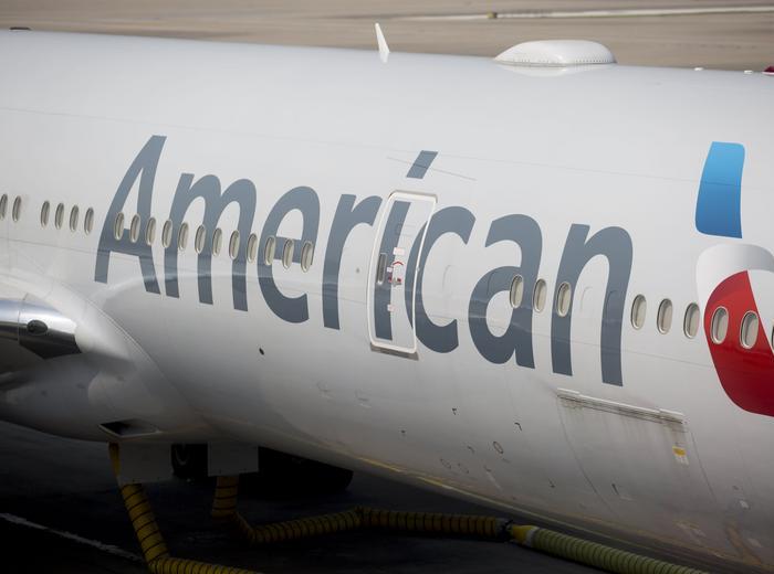 アメリカン航空のフライト292便がローマに緊急着陸