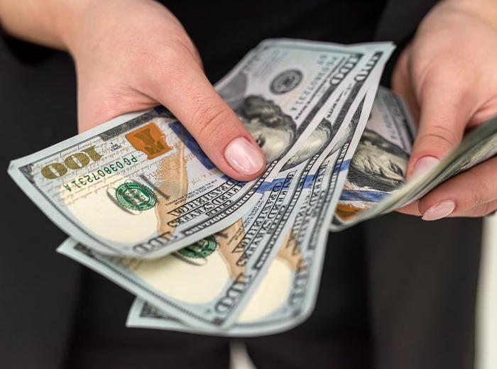 市場の波乱を乗り越える現金の投資戦略