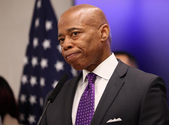 エリック・アダムス市長の汚職事件、弁護士が却下を求める