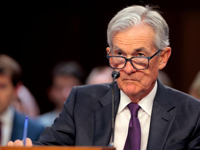 FRBが金利を据え置く決定を全会一致で進める