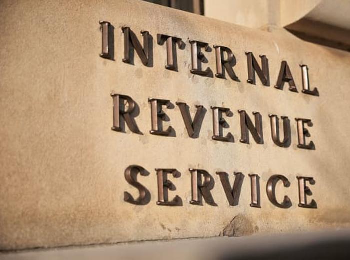 IRSの職員が機密情報に不正アクセス、政府の透明性向上を目指す動きあり