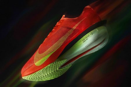 Nike lance de nouvelles chaussures, les Vaporfly 4 et Streakfly 2, avec une réduction de poids de 10% et une force de propulsion élevée.