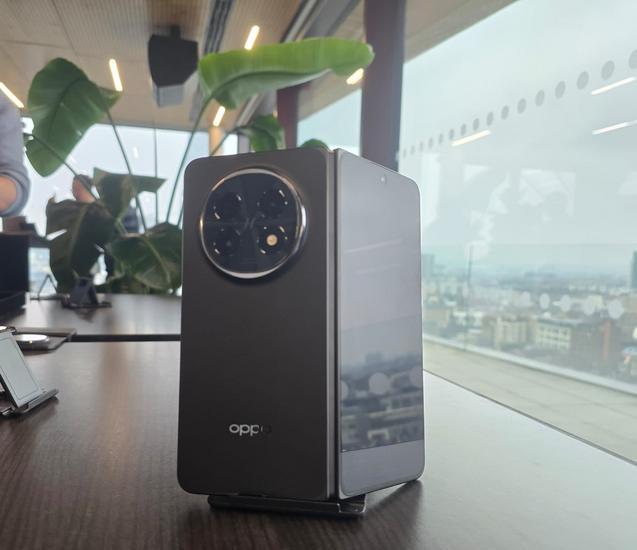 Oppoの新しい折りたたみスマホ「Find N5」登場