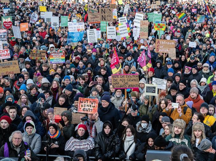 AfD支持を受けた選挙結果と抗議活動