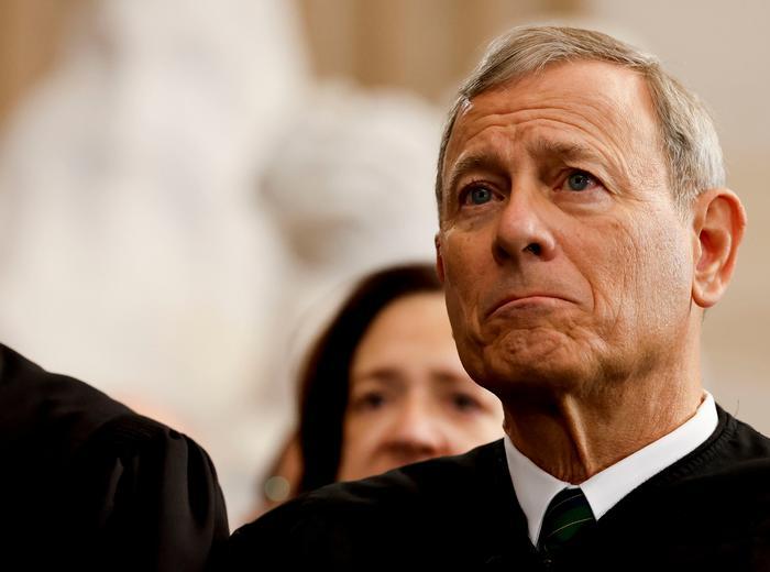 ロバーツ判事、トランプ政権の外国援助命令を一時停止