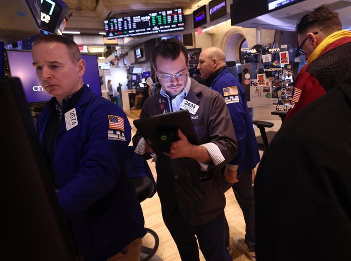 S&P 500先物が続落、テクノロジー株に影響