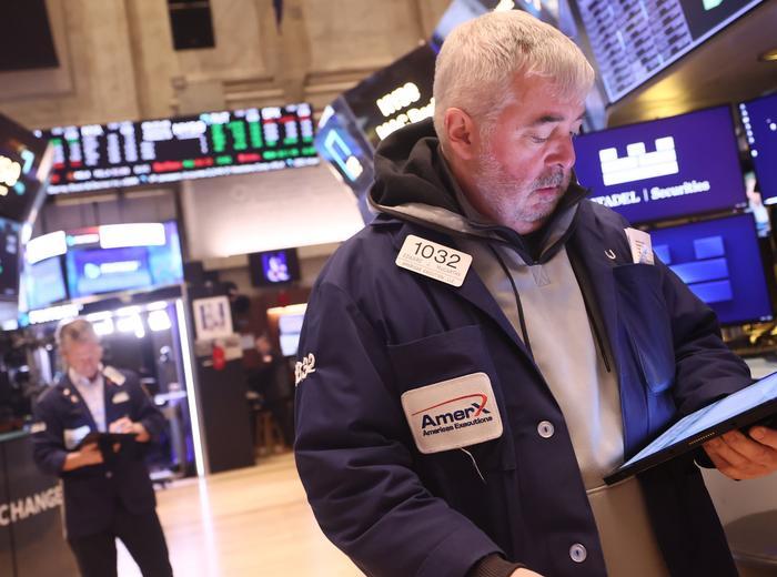 S&P 500先物が新たな最高値を記録、下落の兆しも