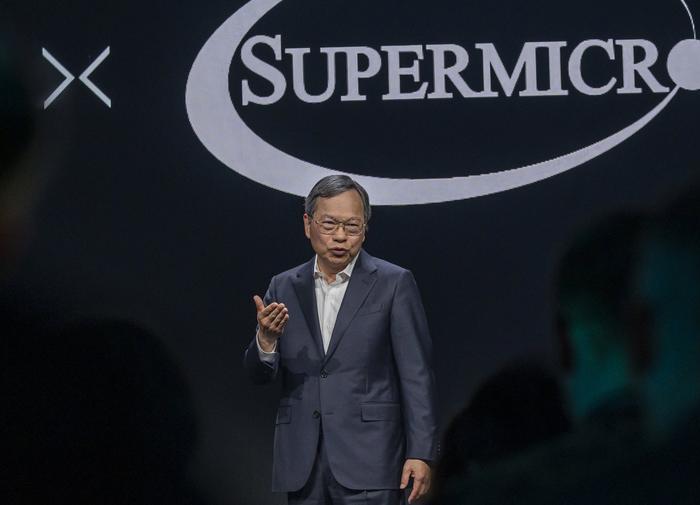 スーパーマイクロコンピュータ CEO、株価急騰の背景と財務報告の新展開