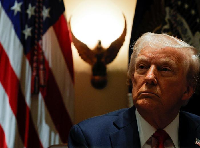 トランプ大統領、関税を発効し市場に影響を与える