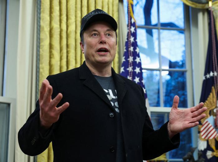 テスラ政府省が自動運転車監視部門での人員削減を発表