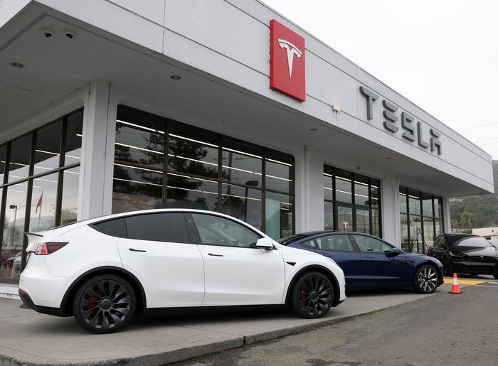 テスラ(Tesla)が376,241台の自主回収を発表