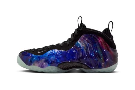 Nike Air Foamposite One Galaxy のカラーが再現され、多くのスニーカーファンから期待されています。ユニークなデザインが輝いて登場!