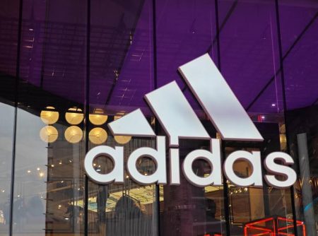 アディダス(Adidas)、第4四半期の売上が予想を上回る