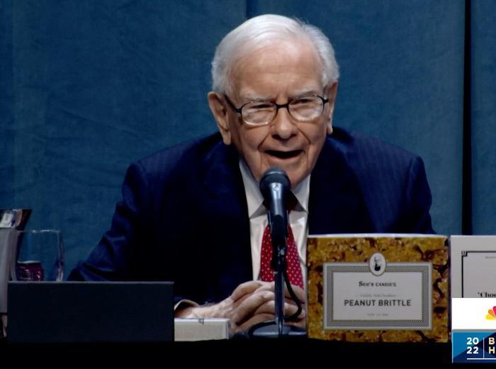 バフェット氏が関税政策に警鐘を鳴らす