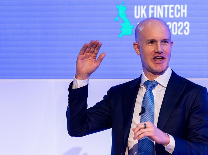 ブライアン・アームストロング氏、SECを非難し米国以外への投資を模索