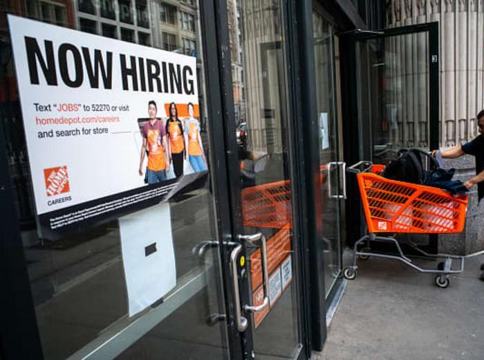 経済成長減速の中、雇用創出に暗雲