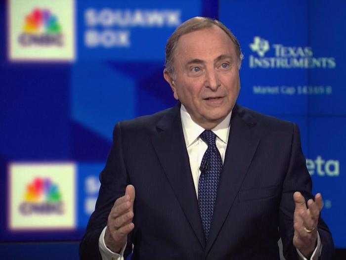 NHLコミッショナーが米加間の緊張を警告