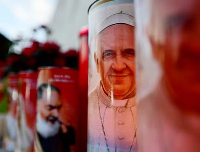 フランシスコ教皇、肺炎悪化により機械換気が必要