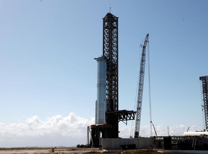 エロン・マスク、SpaceXの飛行許可を再取得