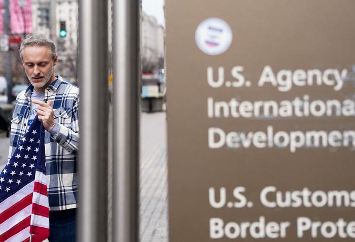 トランプ政権、外国援助の支払いを巡る最高裁の決定