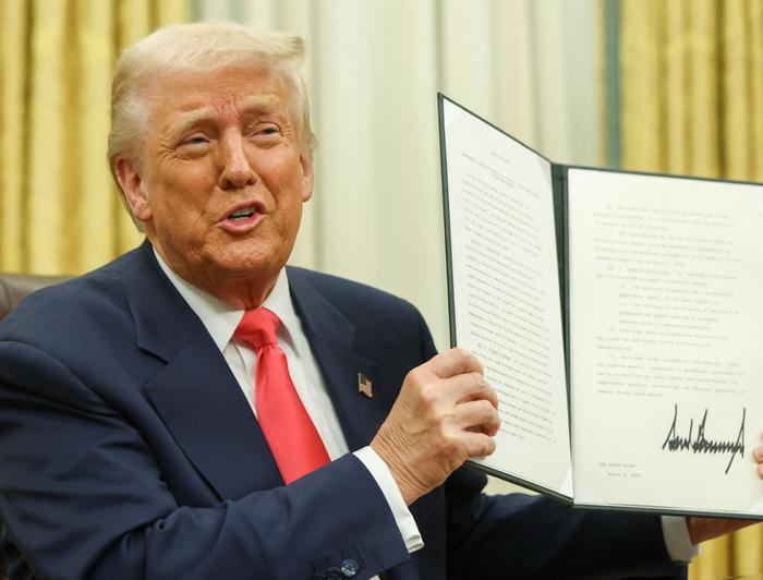 トランプ大統領が関税一時停止を発表