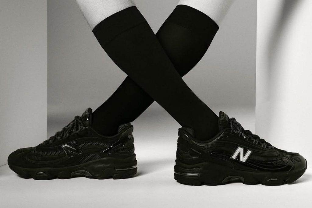 全新BEAMS和New Balance 1000聯名鞋,獨特黑色設計,層次感十足,反光鞋帶引人注目!