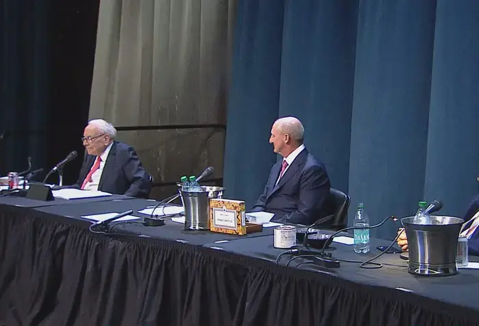 ウォーレン・バフェット氏、2025年末にCEO退任へ