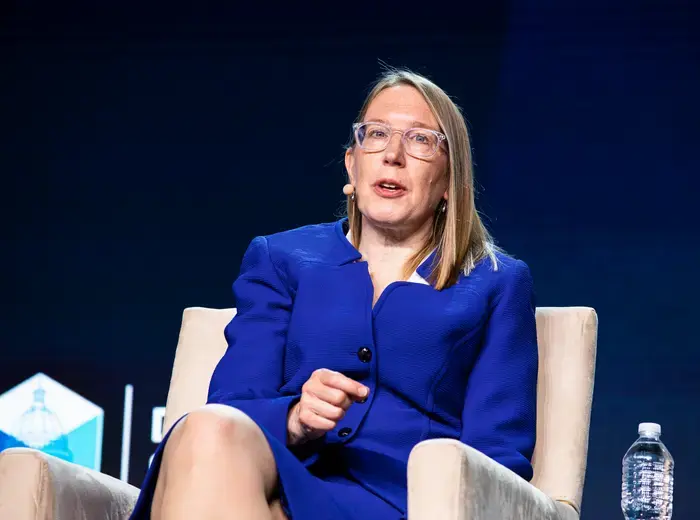 ヘスター・ピアース(Hester Peirce)氏がミームコインについて警告