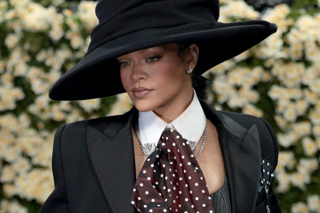 Rihanna Met Gala驚喜懷孕,專輯《R9》發布未受影響