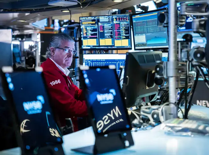 株式市場は金利上昇に反応し、投資家の懸念が高まる