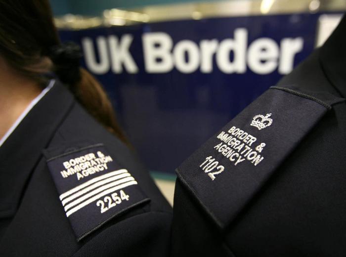 イギリスのビジネス界、移民規制強化に警告