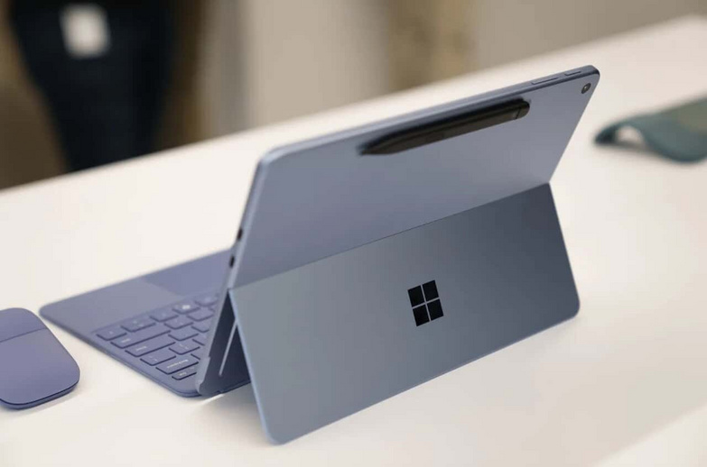 تغييرات جذرية في أجهزة Surface من مايكروسوفت مع اعتماد شحن USB-C وإلغاء الشواحن المرفقة