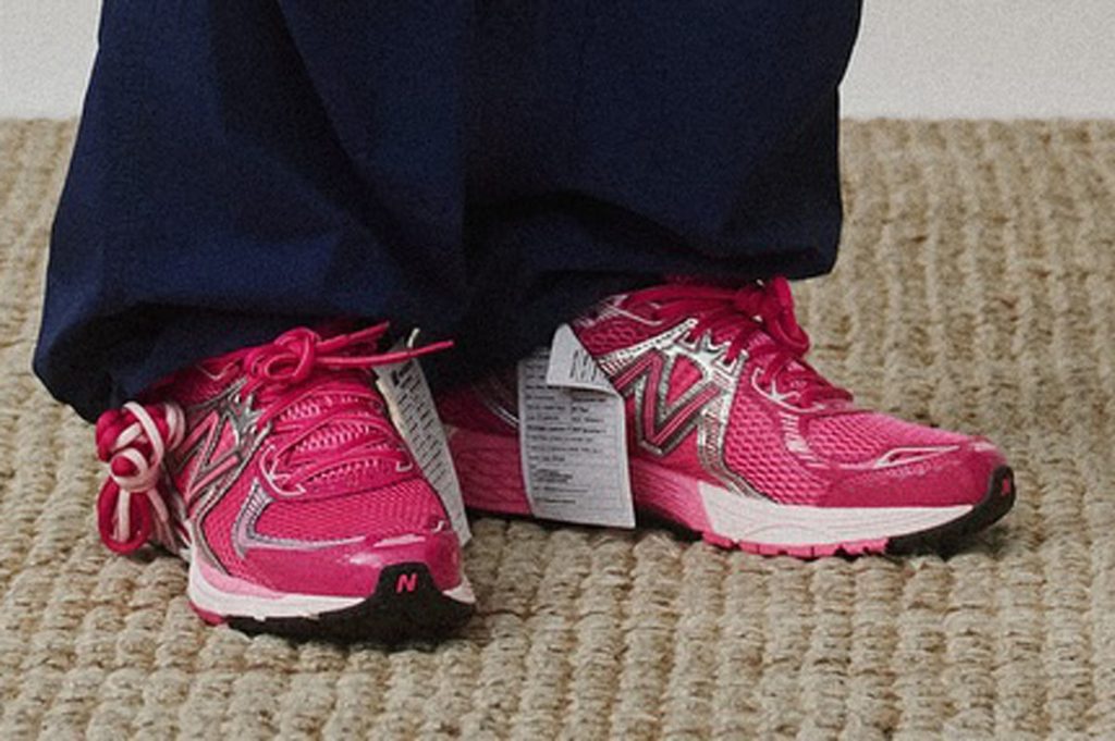 تعاون Aimé Leon Dore مع New Balance يطلق إصدار 860v2 جديد بألوان زاهية وخطوط تصميم فريدة 2025