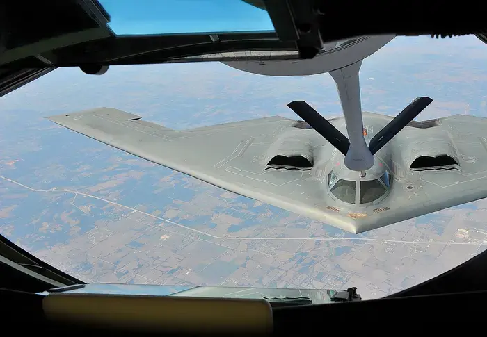 アメリカ合衆国、B-2スピリット爆撃機を展開