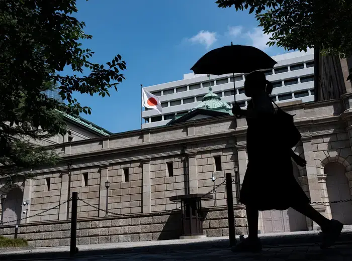 日本銀行の政策変更、政府債券購入ペースを緩和