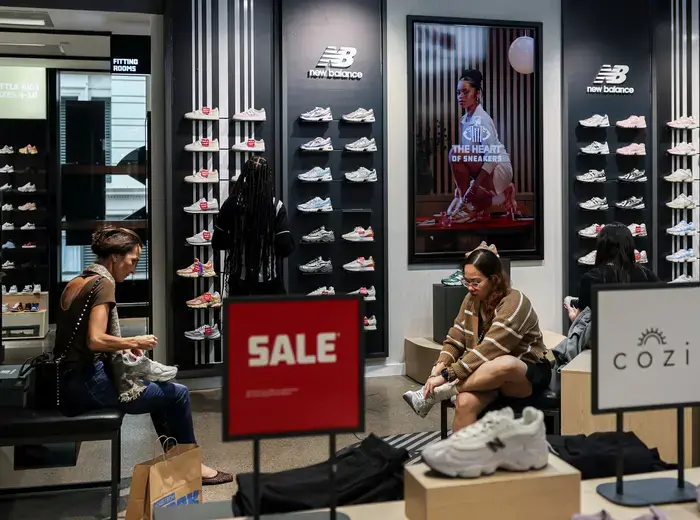 消費者支出、5月に急減少の謎が解明される