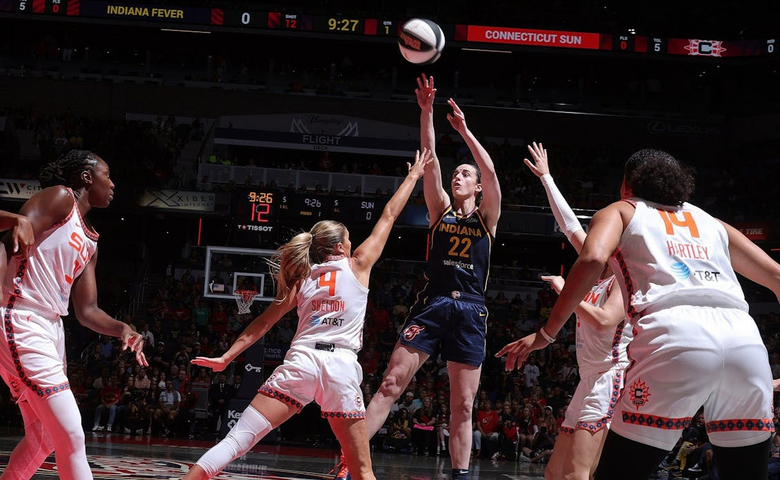 Caitlin Clark對抗康乃狄克鳳凰城太陽,三分球驚艷全場,改變WNBA格局