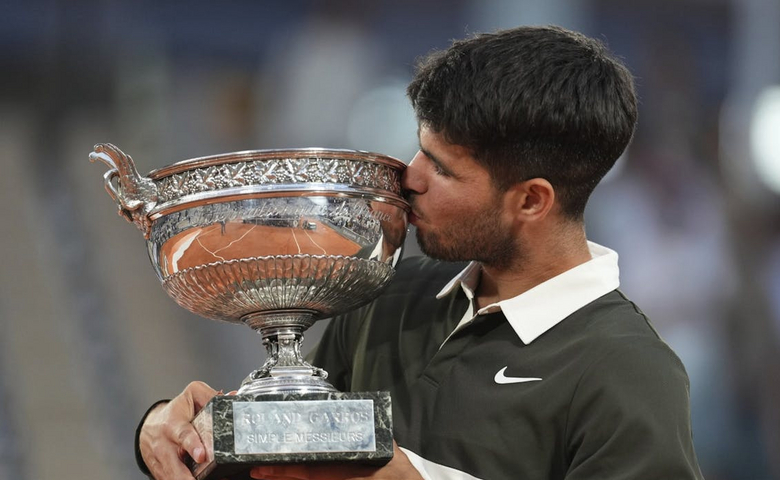 法網決賽,Alcaraz逆轉Sinner,歷時五小時刷新紀錄