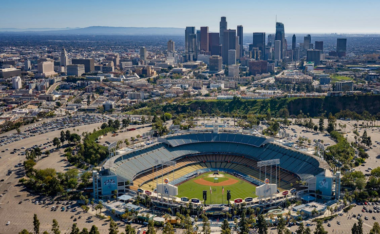 洛杉磯湖人以100億美元出售給Mark Walter,Jeanie Buss持續管理