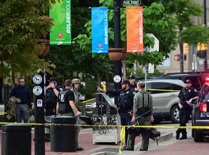 ボルダーの集会に火炎攻撃、容疑者起訴