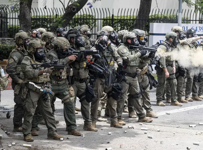 カリフォルニア州で移民抗議活動の衝突発生