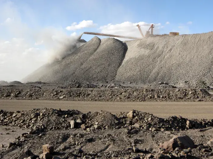 中国の希土類輸出制限が自動車業界に与えた影響