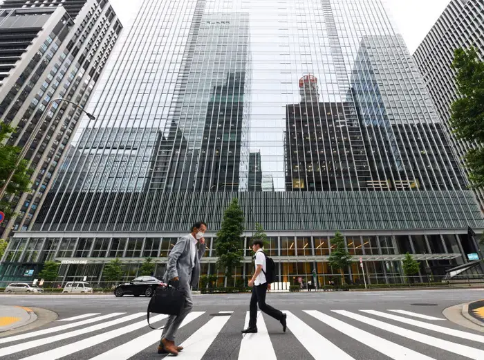 日本政府、超長期国債の発行を約10%削減