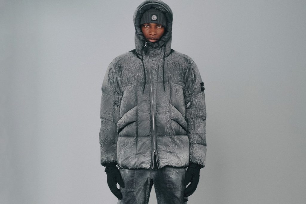 مجموعة Stone Island لموسم ربيع وصيف 2026 في ميلانو تميزت بتكنولوجيا الأقمشة وتاريخ بحيرة Mono