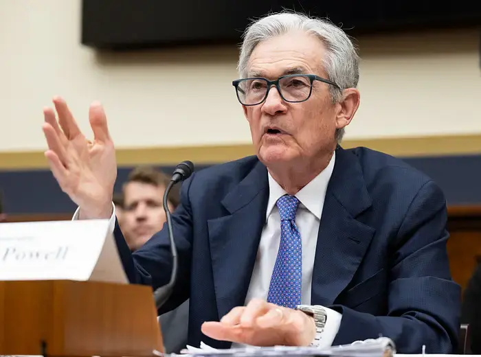 パウエル議長、 Fedの政策を強調