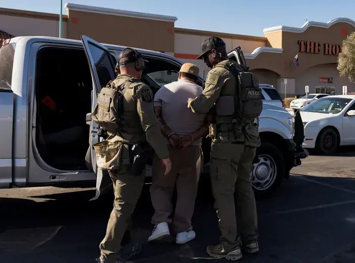 移民拘留政策の最近の判決が波紋を呼ぶ